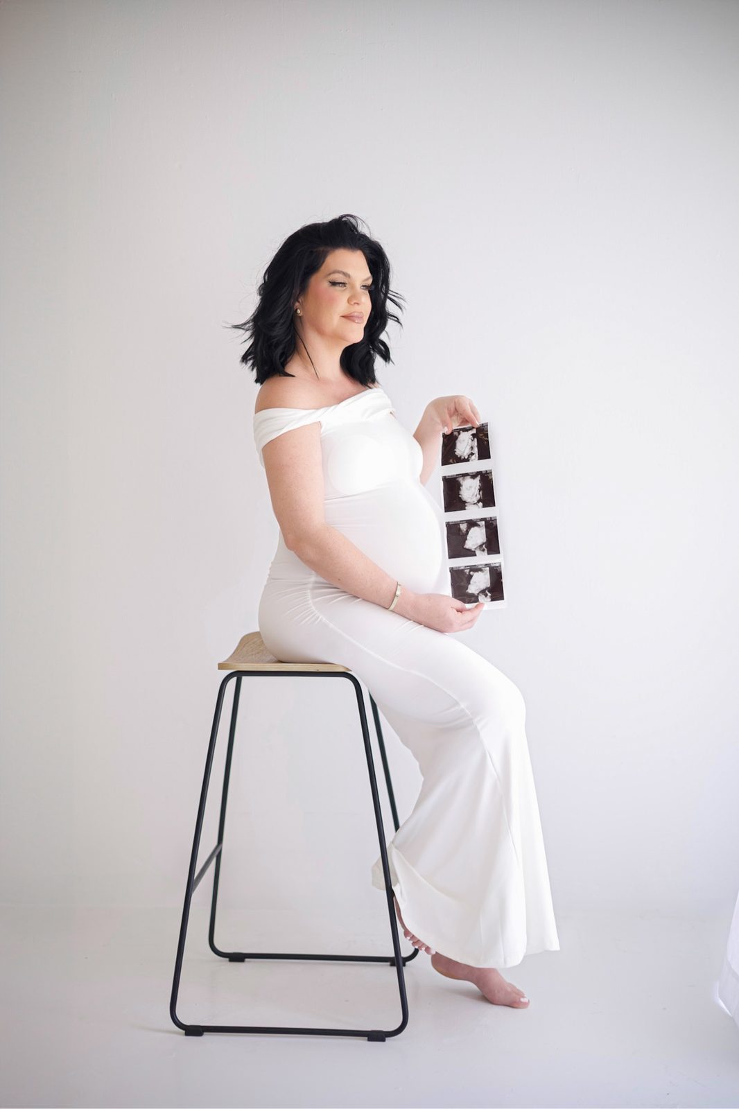 Maternity portrait photographed by Kamar photography