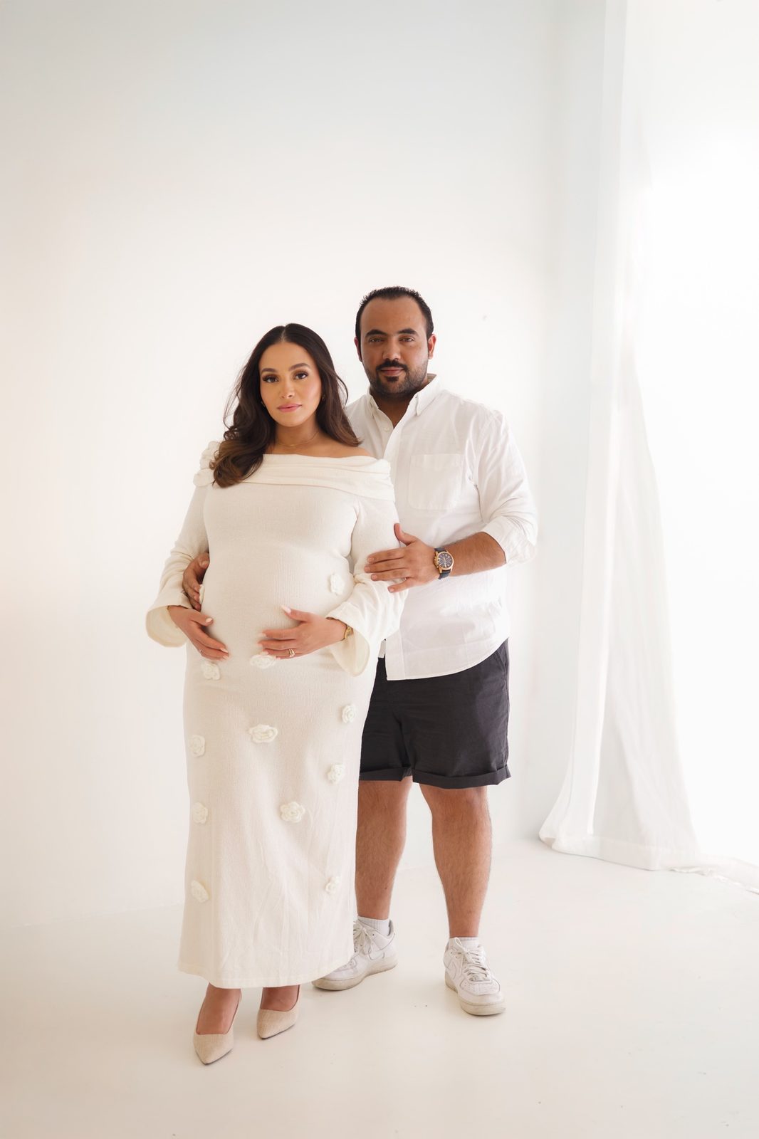 Maternity portrait photographed by Kamar photography