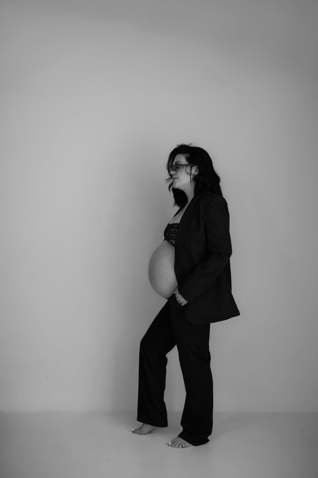 Maternity portrait photographed by Kamar photography