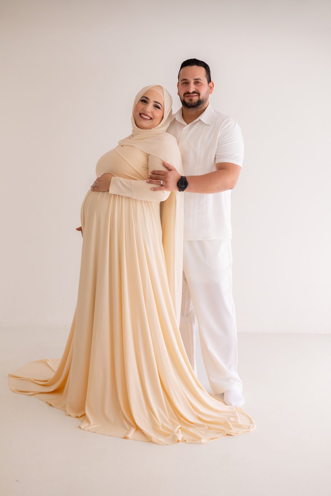 Maternity portrait photographed by Kamar photography