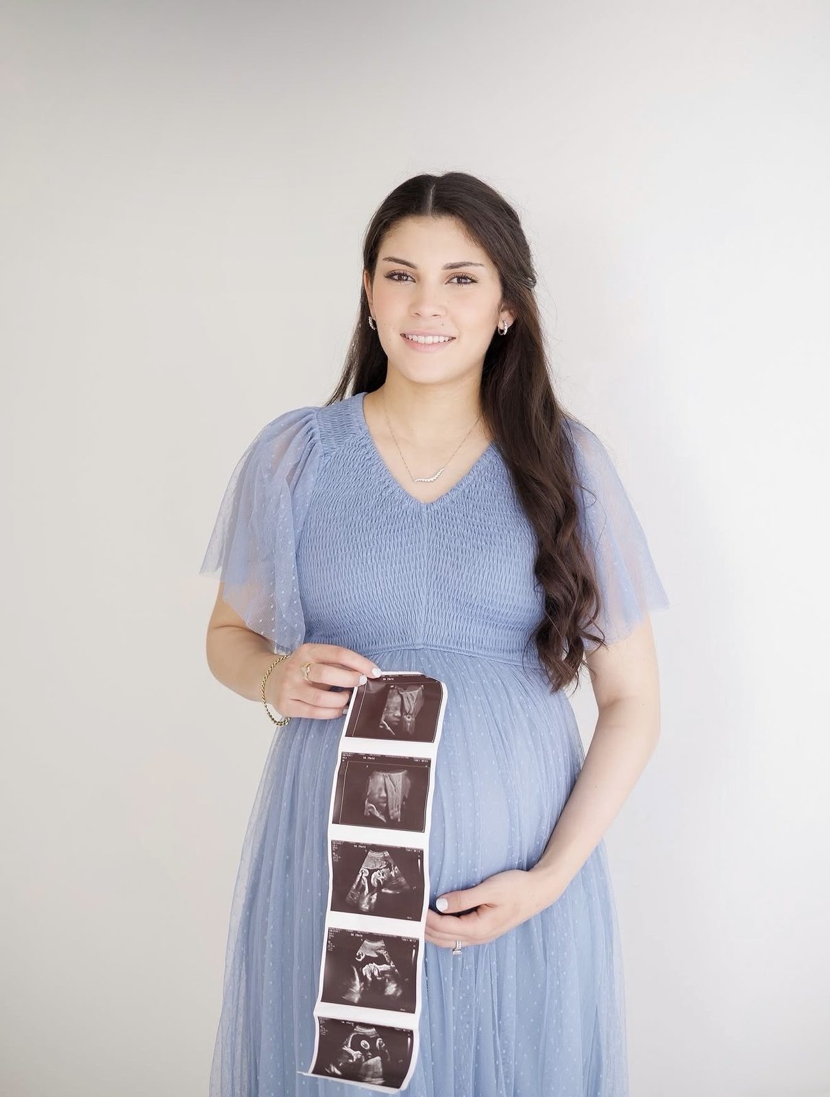 Maternity portrait photographed by Kamar photography