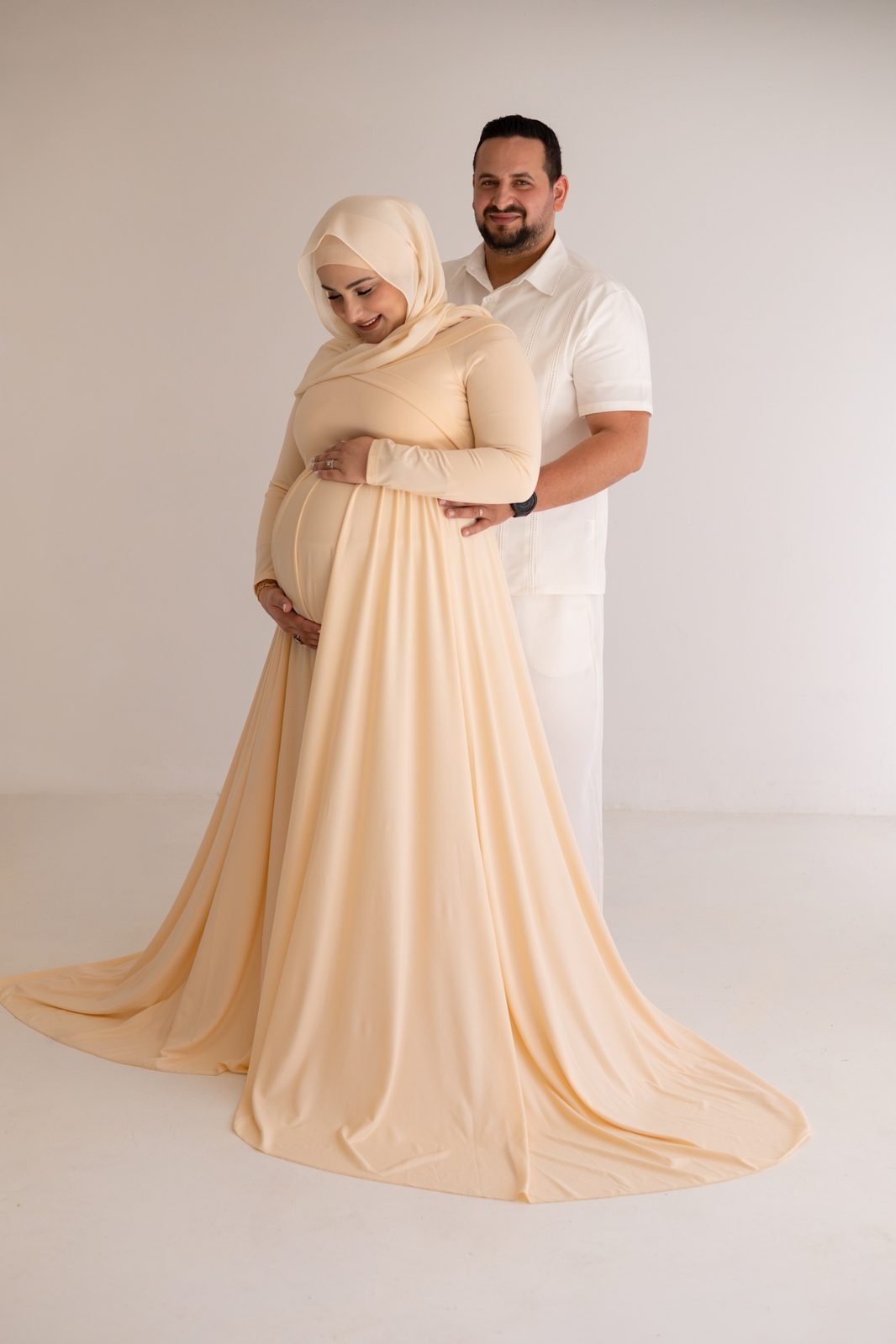 Maternity portrait photographed by Kamar photography