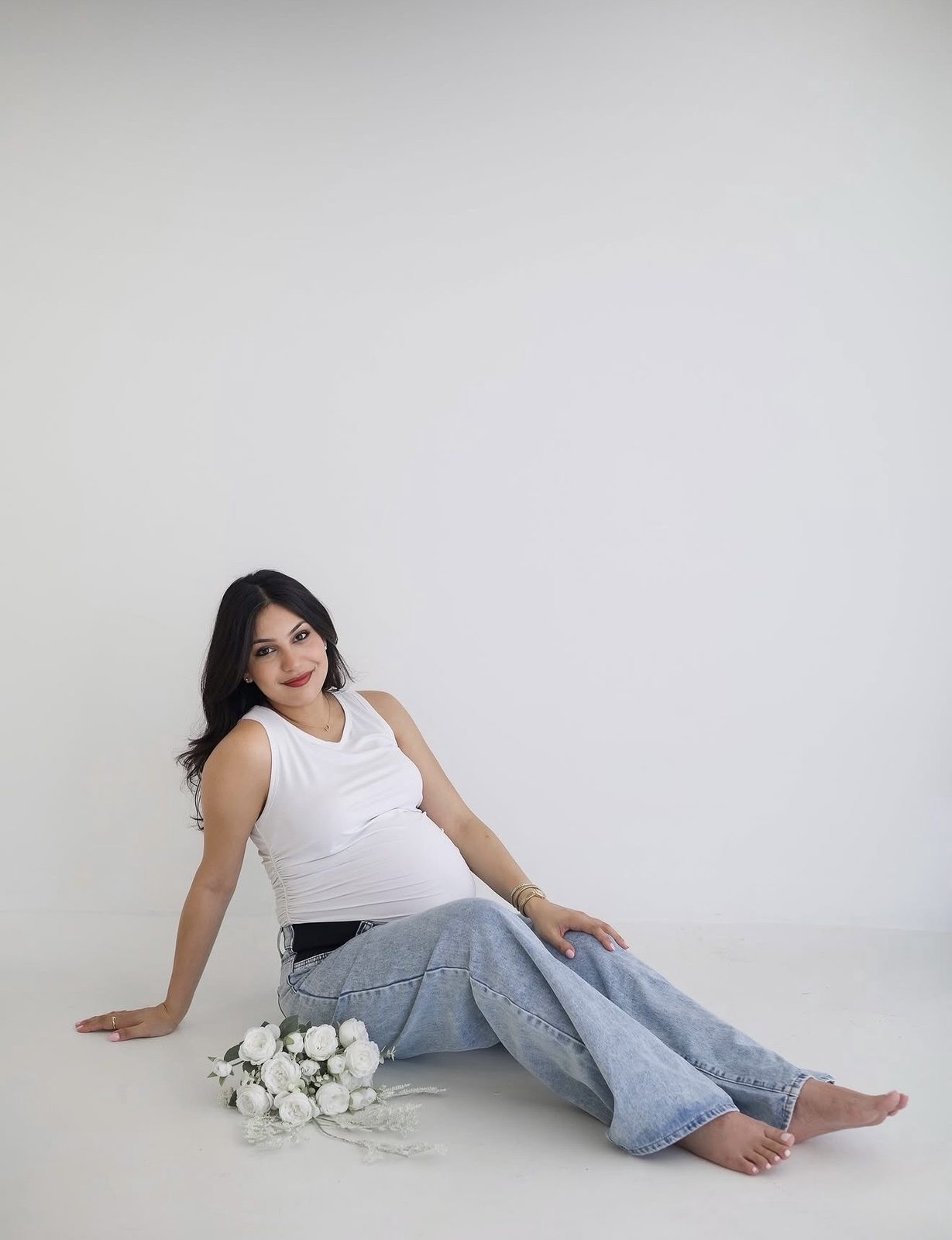 Maternity portrait photographed by Kamar photography