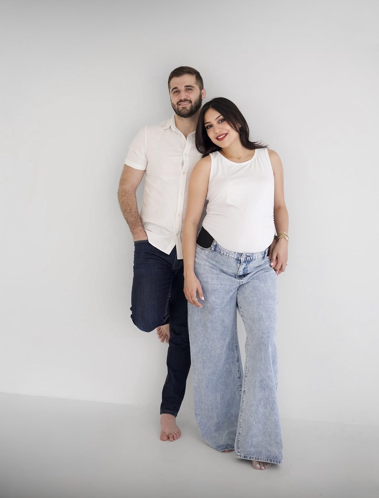 Maternity portrait photographed by Kamar photography