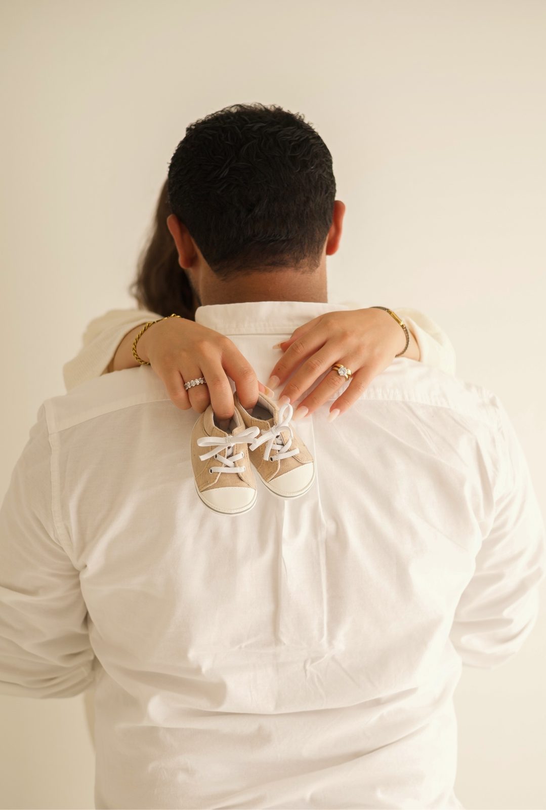 Maternity portrait photographed by Kamar photography